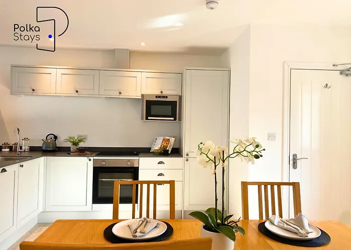 No 6 Polkastays Ivy Farm Orchard *