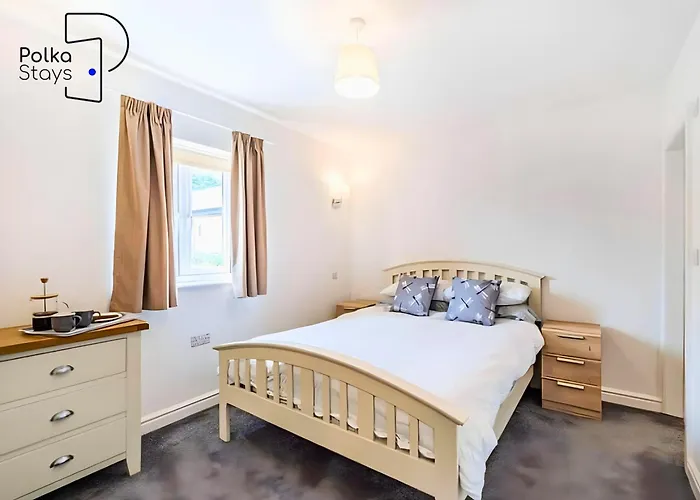 No 6 Polkastays Ivy Farm Orchard *